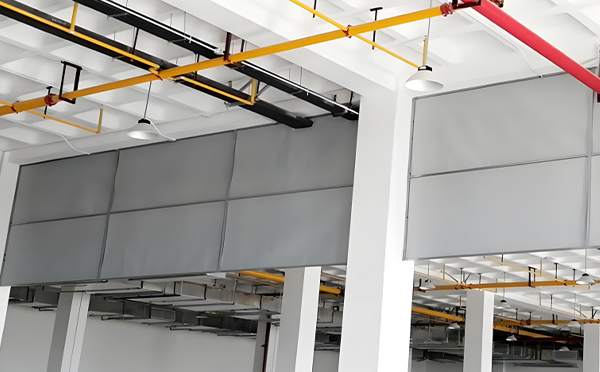 商场防烟分区常闭节点：灞桥挡烟垂壁高度与控制器接线图解