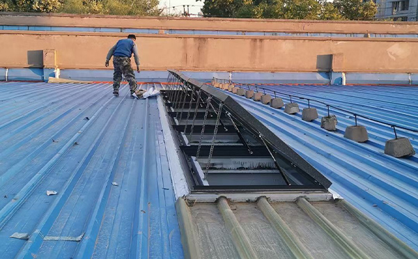 某区域性物流仓储中心灞桥排烟窗系统安装项目