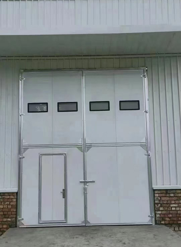 灞桥工业门在设备装配车间出入口的实施记录