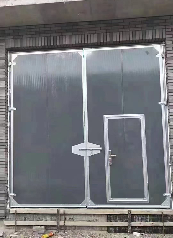 灞桥工业平开门在大型设备制造车间的应用实例